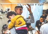”صحة غزة” تحذّر من توقّف أقسام حيوية بالمستشفيات