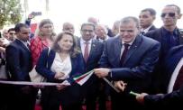 إقبال كبيرعلى الأجنحة الجزائرية والسيارات تخطف الأضواء