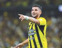عوار يساهم في تتويــج اتحاد جـدة باللقـب