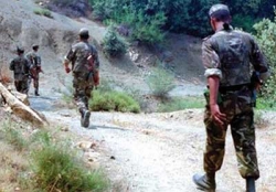 الجيـش يكشـف ويـدمر 6 مخــابئ للإرهـابيين بالبويــرة
