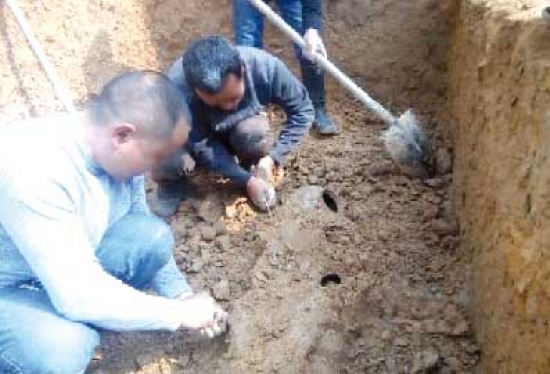 اكتشاف قطع فخارية وخزفية ونقدية بحصن تازا