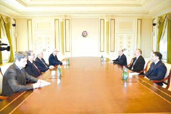 لوح يستقبل من طرف الرئيس الأذربيجاني