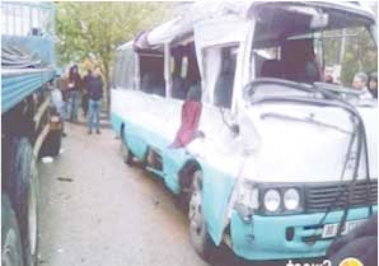 اصطدام شاحنة بحافلة تقل فريق  إناث ‘أميزور’ لكرة الطائرة في بجاية