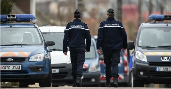 فرنسا : رجل يحاول دهس عسكريين بسيارته بمنطقة إيزير