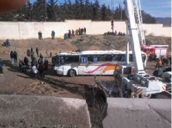 انحراف حافلة يخلف مقتل 05 أشخاص وجرح 33 آخرين بوزرة