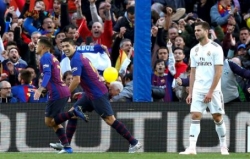 الدوري الإسباني: نادي برشلونة يسحق ريال مدريد في الكلاسيكو