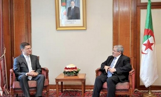 الوزير الأول أحمد أويحيى يجري محادثات مع وزير الطاقة الروسي