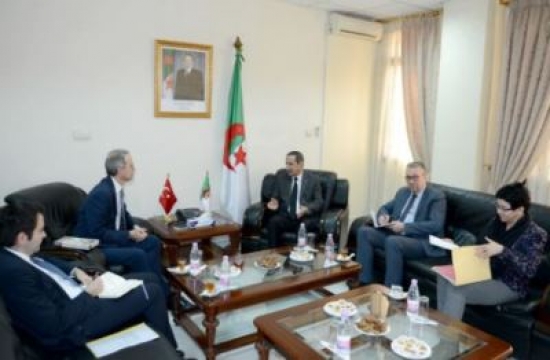 وزير الاتصال يستقبل سفير تركيا بالجزائر
