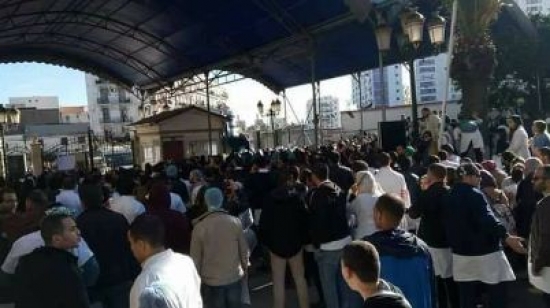 قوات الأمن تمنع الأطباء المقيمين من تنظيم مسيرة بشوارع العاصمة