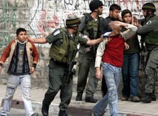 قوات الاحتلال اعتقلت 880 فلسطينيا خلال جويلية المنصرم