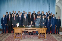 الرئيس بوتفليقة يوقع على قانون المالية 2017