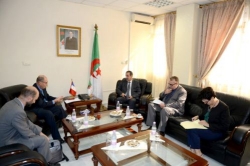 كعوان يتطرق مع سفير فرنسا بالجزائر إلى التعاون في مجال تكوين الصحفيين