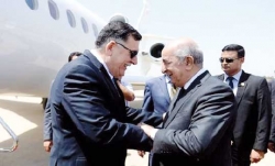 تبون يتحادث مع رئيس المجلس الرئاسي الليبي