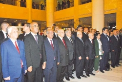 الفريق قايد صالح يشرف على حفل الذكرى 63 للثورة التحريرية بنادي الجيش