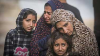 الاحتلال يقصف خيـام النّازحـين ومراكــز المساعـدات