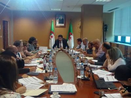 اجتماع متعدد القطاعات لتحضير برنامج مشاركة الجزائر في التظاهرات الاقتصادية بالخارج