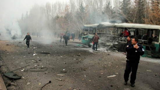 تركيا: مقتل 13 جنديا على الأقل وجرح العشرات اليوم في تفجير حافلة للجيش بقيصرية
