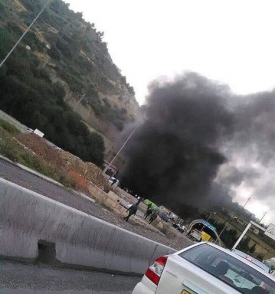 البويرة: حريق سيارة بنفق الجباحية يتسبب في توقف كلي لحركة المرور بالطريق السيار