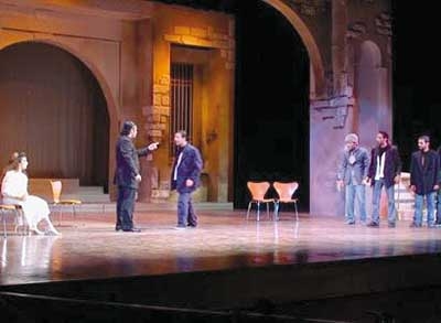 غياب النص العربي الفصيح في المسرح إشكالية  وهذه أسبابها