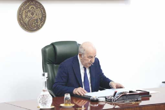 رئيس الجمهورية  يترأس اجتمـاع عمـل
