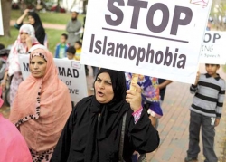الإسلاموفوبيا..معاناة المسلمين في ديمقراطيات الغرب