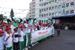 استعراضات عسكرية ورياضية تحاكي قصّة النضال الجزائري
