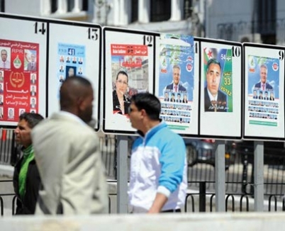 أحزاب تتبادل التهم حول إتلاف الملصقات الاشهارية