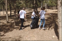حملة تنظيف غابة البعراوية بالخروب تثير الارتياح