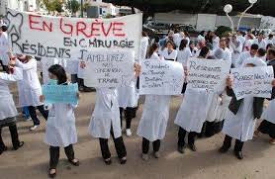 الأطباء المقيمون يقررون مواصلة الإضراب إلى غاية الاستجابة لمطالبهم