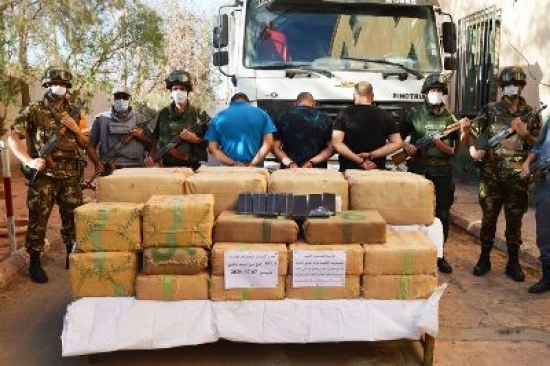 توقيف 5 تجار مخدرات وحجزت أكثر من 9 قناطير من الكيف المعالج بولاية النعامة