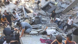 الصّهاينة يكثّفون مجازرهم الوحشية في قطاع غزّة