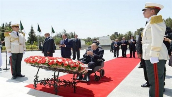 رئيس الجمهورية يترحم على أرواح شهداء حرب التحرير بمقبرة العالية