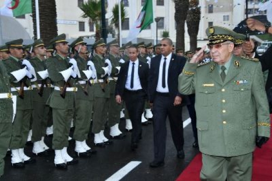 الفريق أحمد قايد صالح في زيارة عمل إلى قيادتي القوات البرية والدرك الوطني