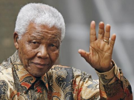 إصدار طابع بريدي تخليدا لمئوية الزعيم الافريقي الراحل نيلسون مانديلا