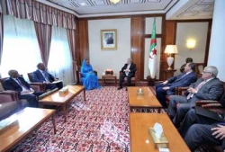 الوزير الاول يستقبل وزيرة الثقافة لجمهورية مالي