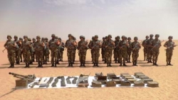 وزارة الدفاع : كشف مخبأ هام للأسلحة والذخيرة قرب الشريط الحدودي الجزائري المالي بأدرار