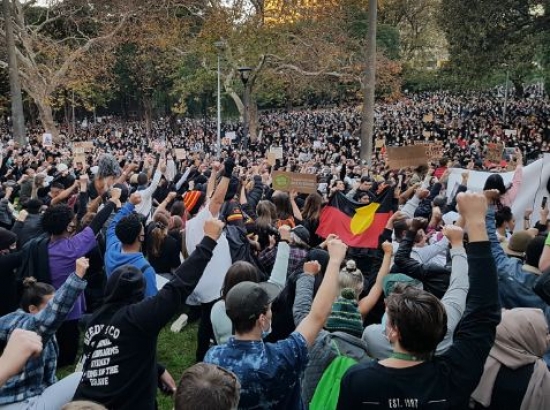 مظاهرات حاشدة بمدن أوروبية وأسترالية ضد العنصرية