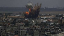 القدس المحتلة : شهيدان و15 جريحا بغارة إسرائيلية على قطاع غزة
