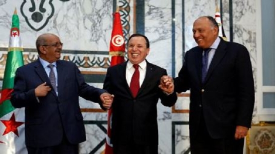 وزراء خارجية الجزائر ومصر وتونس يؤكدون التمسك بالحوار والاتفاق السياسي لتسوية الأزمة الليبية