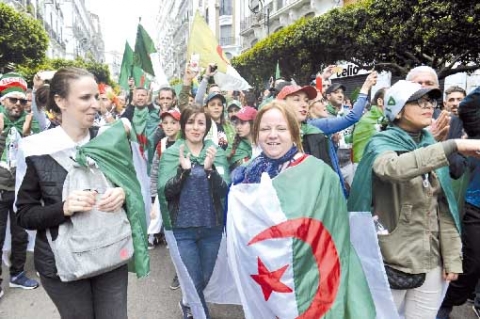 المرأة الجزائرية حاضرة بقوّة في المسيرات السّلمية