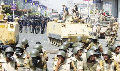 الجيش المصري في طوارىء لفرض النظام