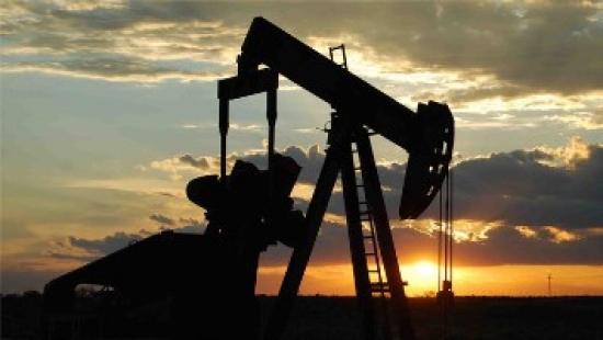النفط يرتفع مع توقعات بخفض إمدادات السعودية لآسيا