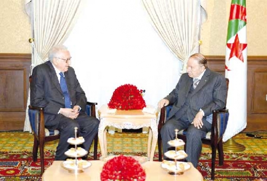 الرئيس بوتفليقة يستقبل الدبلوماسي الجزائري الأخضر الابراهيمي