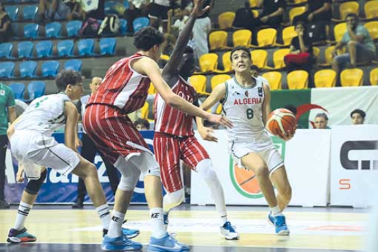 فوز المنتخب الجزائري على نظيره القطري
