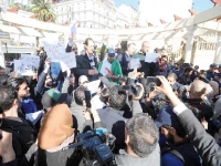 عشرات الصحافيين في وقفة احتجاجية سلمية بالعاصمة