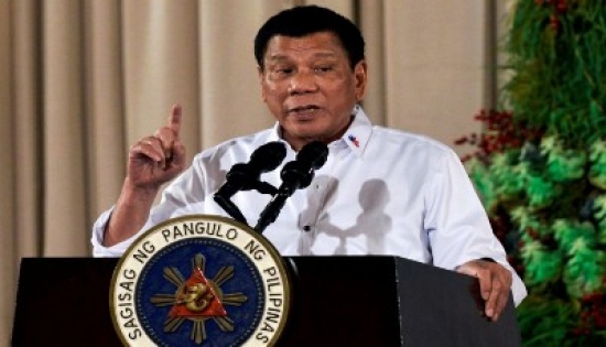 الرئيس الفلبيني يهدد بإطلاق النار على من يخرق الحجر الصحي