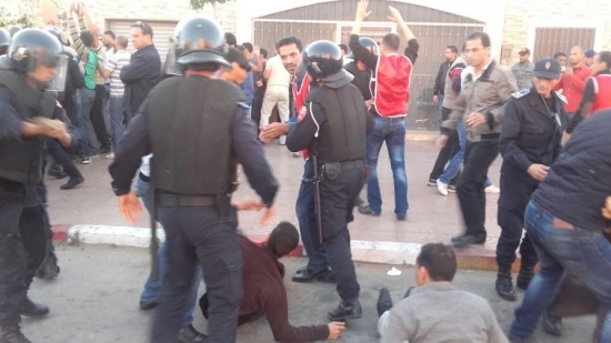 سلطات الاحتلال المغربي تعتدي على 15 مناضلا صحراويا بمطار العيون المحتلة