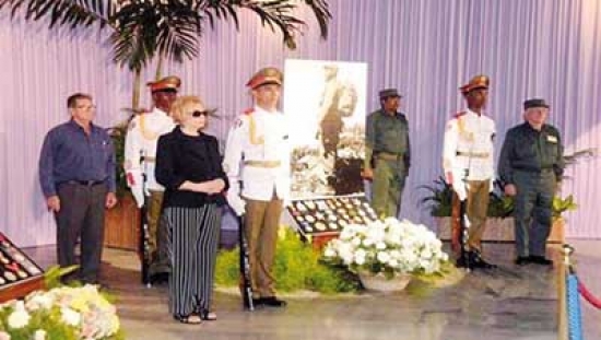 كوبا تعيد رماد كاسترو إلى سانتياغو مهد الثورة ليدفن الأحد