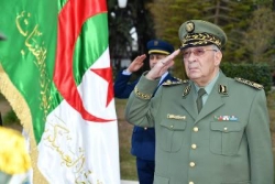 الفريق أحمد ڤايد صالح يستقبل وزيرة الدفاع الإسبانية