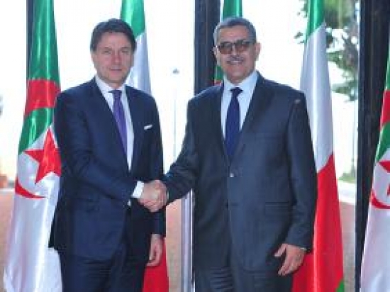 الوزير الأول عبد العزيز جراد يتحادث مع رئيس الوزراء الإيطالي جوسيبي كونتي